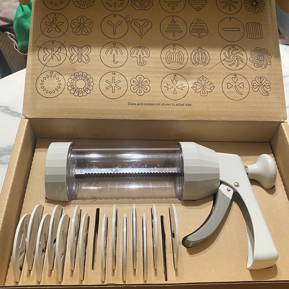 Pampered‎ Chef Cookie Press with Discs Missing 2 Discs